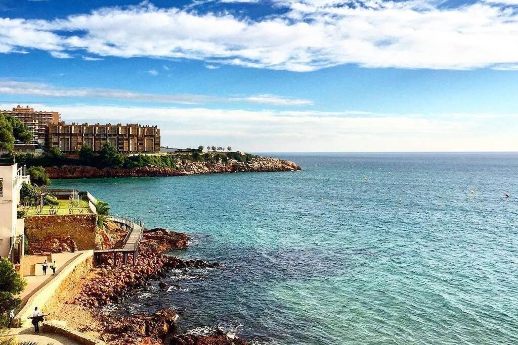 Renovado Apartamento En Zona Residencial A Pasos Del Mar サロウ エクステリア 写真